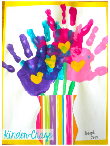 Handprint-bouquet-from-kinder-craze