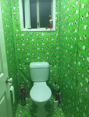 mum the elf decorated the toilet room