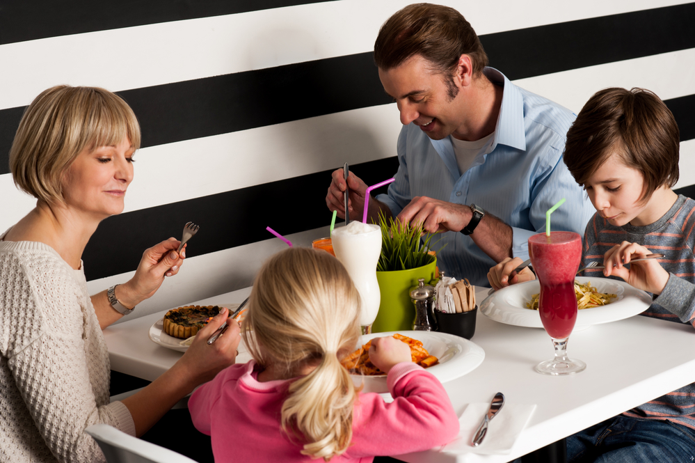 eating out with kids on mothers day